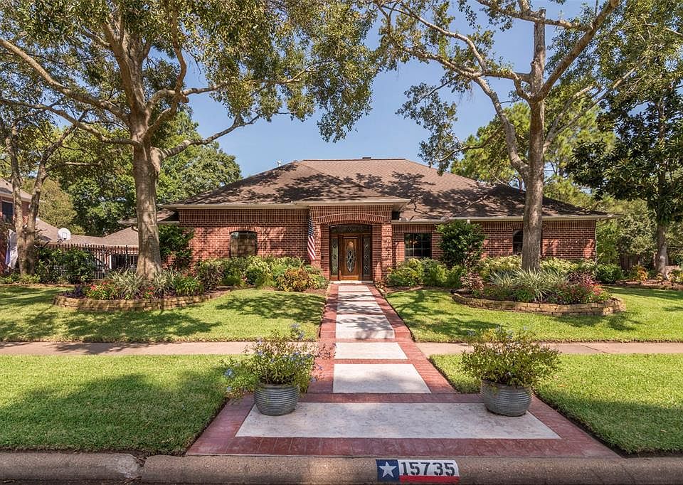 1st image of 15735 Scenic View Dr