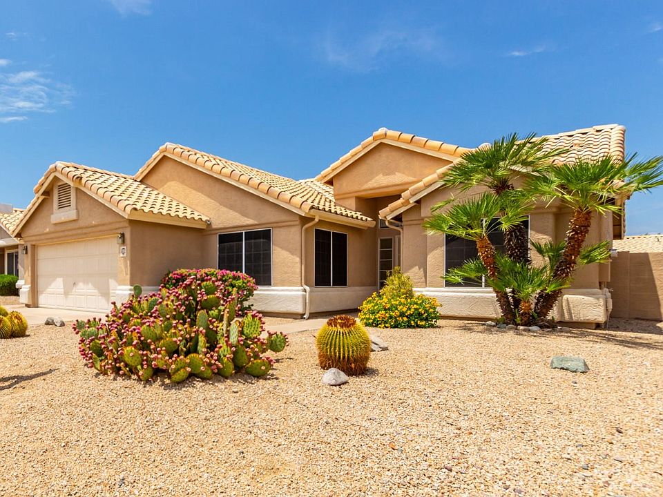 Very well kept home in beautiful Glenbrook community.