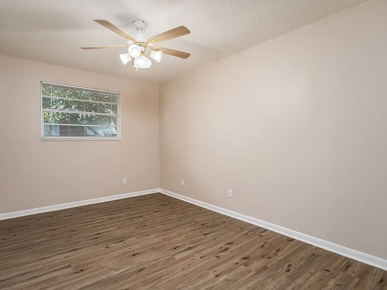 261 Dillon Dr — Photo 20