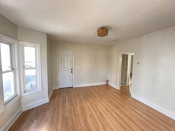 4th image of 32 Gilmore St #101