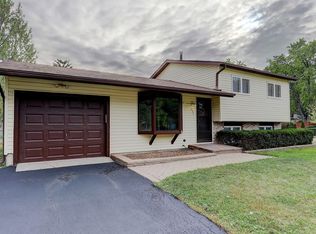 237 Riverside Dr, Bolingbrook, IL 60440