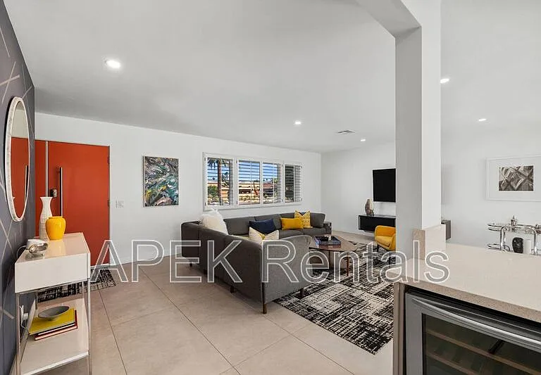 945 N Buttonwillow Cir — Photo 30