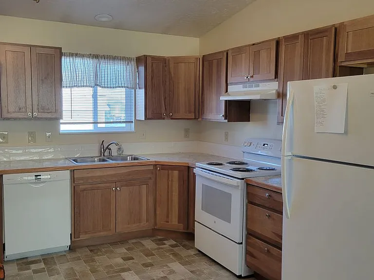 105 Jefferson Ave #B — Photo 2
