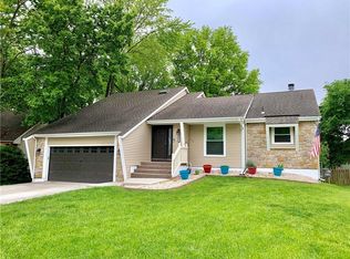3933 SW Linden Ln, Lees Summit, MO 64082