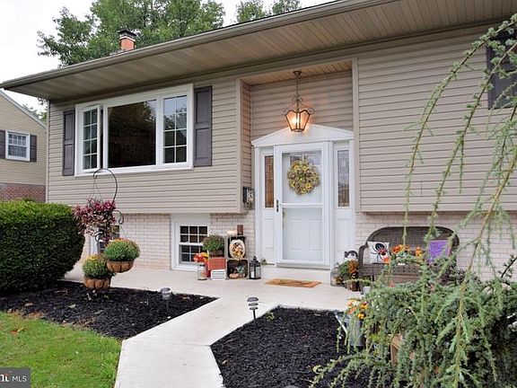 2nd image of 7 Juniper Dr
