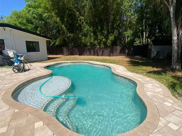 630 NE 117th St, Biscayne Park, FL 33161