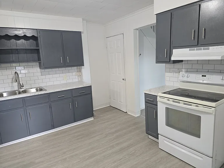 111 La Grange St — Photo 2