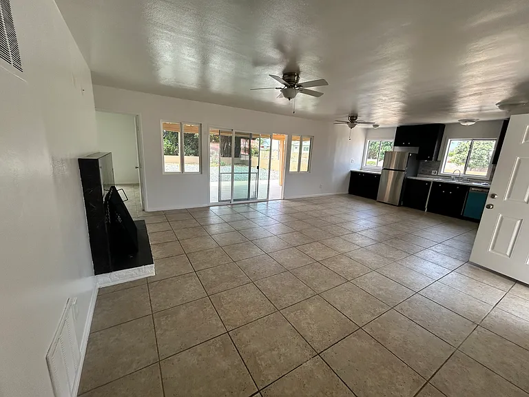 2586 Grandview St — Photo 24