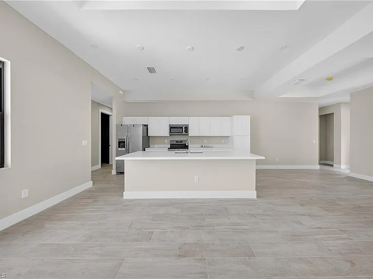 821 Moore Ave — Photo 7