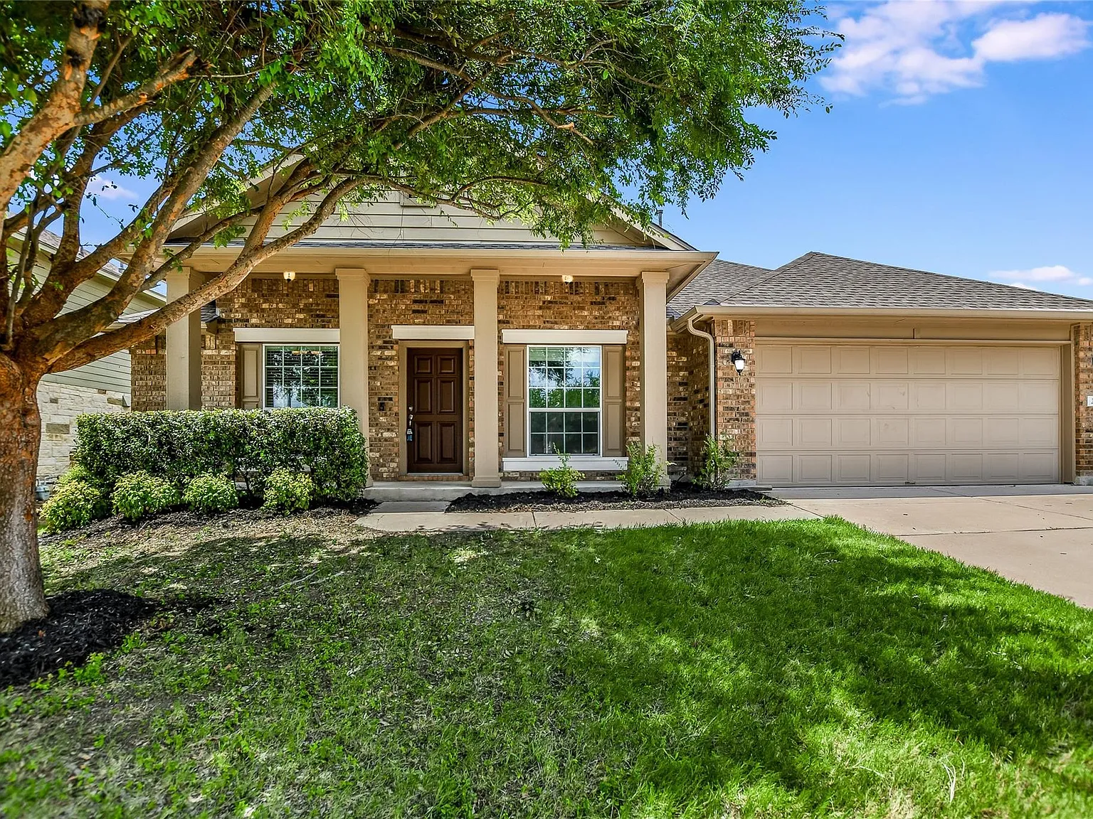 4 bed, 2.0 bath, 2213 sqft, $2,300 — Photo 1