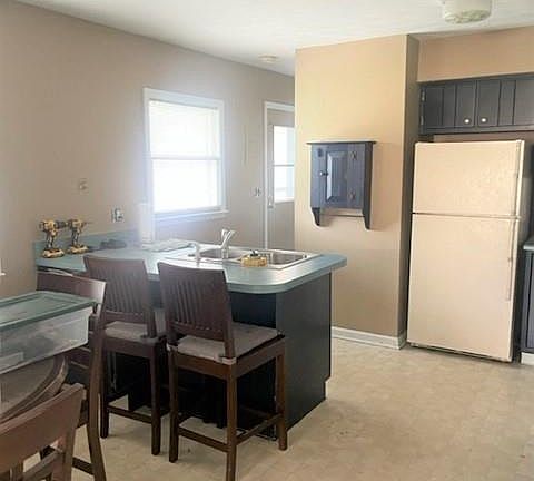 4th image of 1087 Royalton Dr