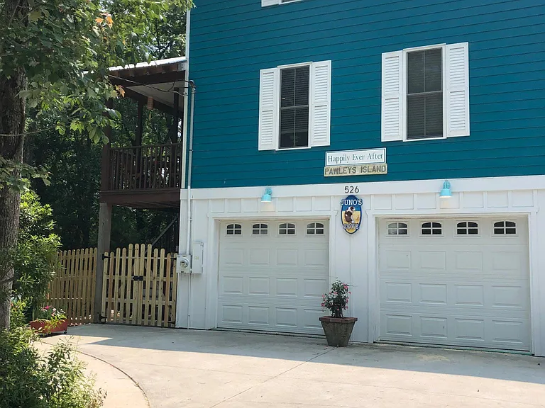 526 S Causeway Rd — Photo 1