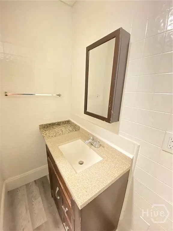 1 bed, 1.0 bath, 688 sqft, $1,300 — Photo 4