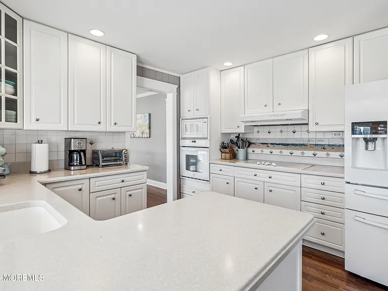 242 Curtis Point Dr — Photo 12