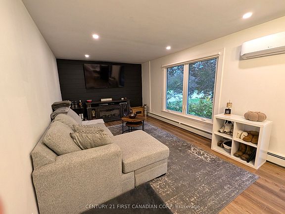 4th image of 22827 Melbourne Rd