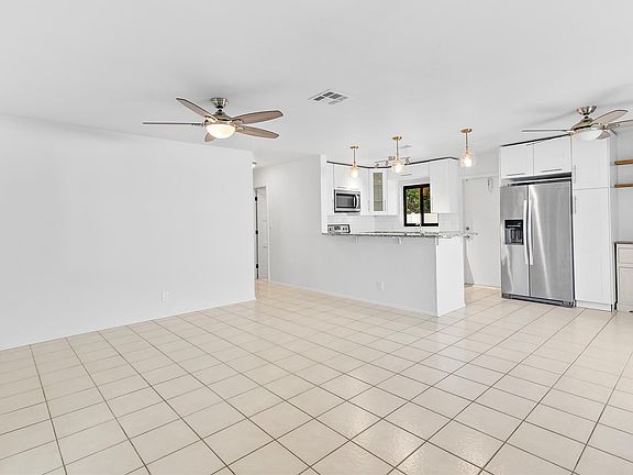 4th image of 1545 SW 20th Avenue