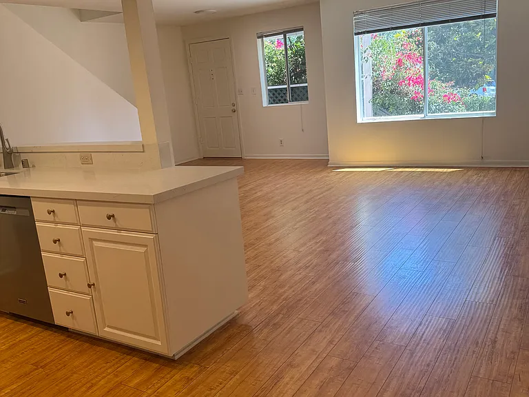 14435 Riverside Dr #3 — Photo 2
