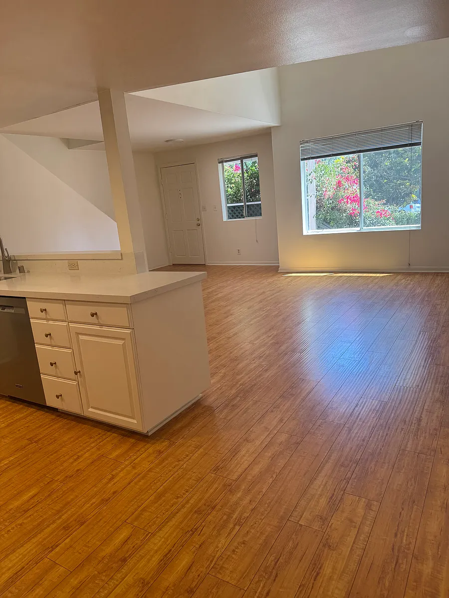 Building Photo - 14435 Riverside Dr #3