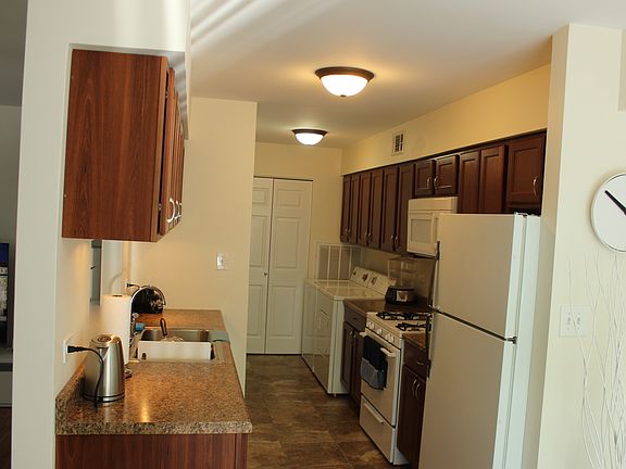 4th image of 10S433 Echo Ln Unit 4