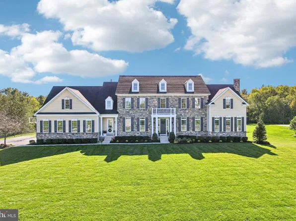 2 Zelkova Run Rd, Moorestown, NJ 08057