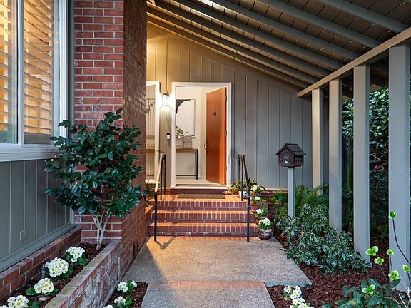 3rd image of 2021 Devereux Dr
