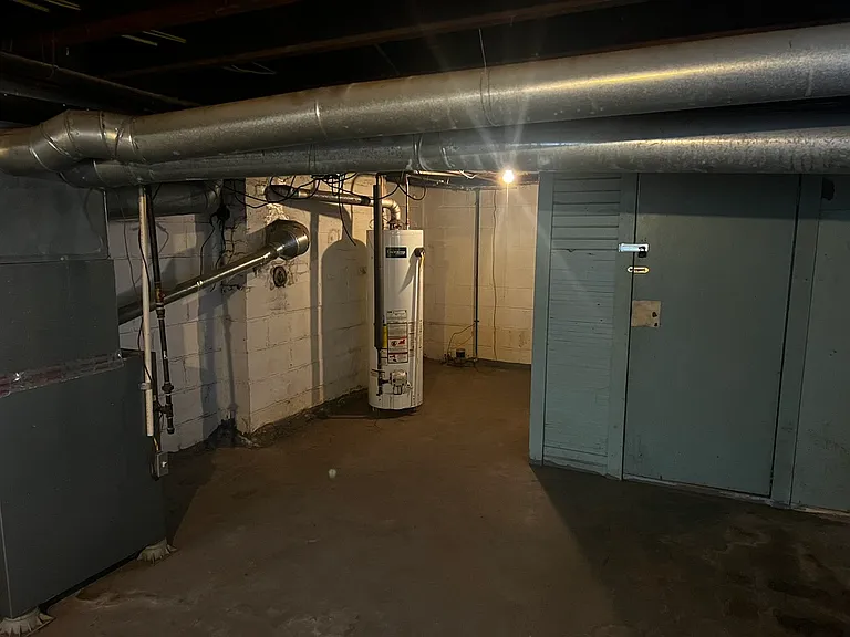 79-81 E Southwood Ave #81 — Photo 13