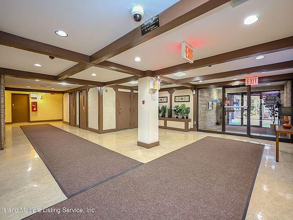 3rd image of 2 Elmwood Park Dr APT 415