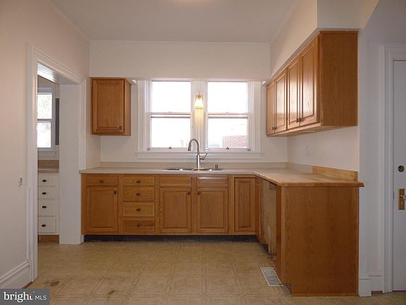 4th image of 1111 Salem Ave