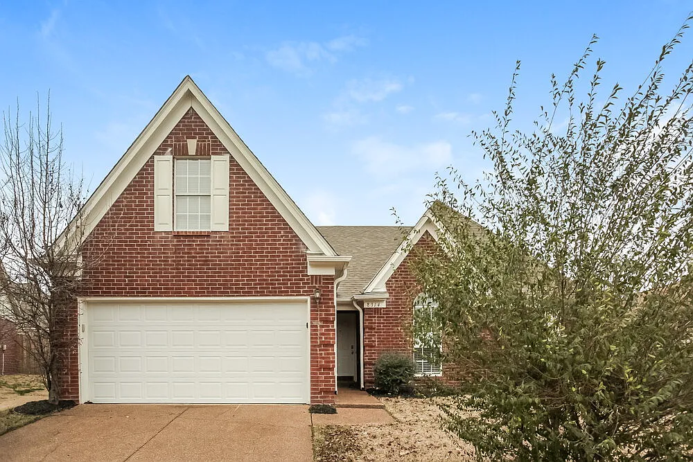 4 bed, 2.5 bath, 2100 sqft, $2,820 — Photo 1