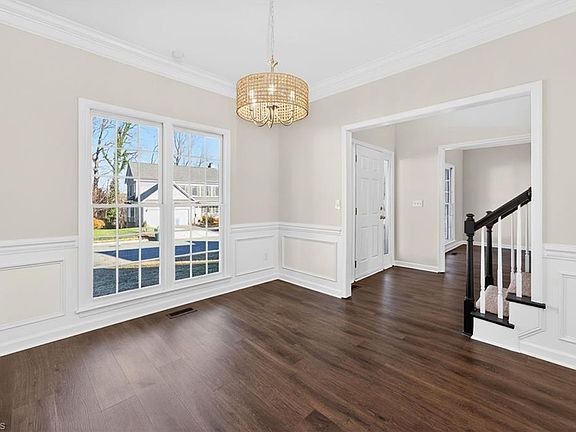 3rd image of 3229 Cheswick Dr