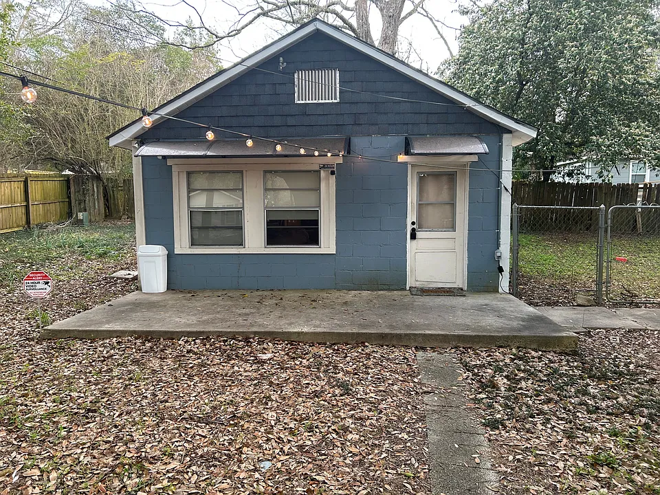 5227 Brentwood Ln