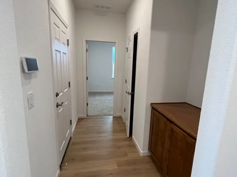 611 Brooklyn Ct — Photo 6