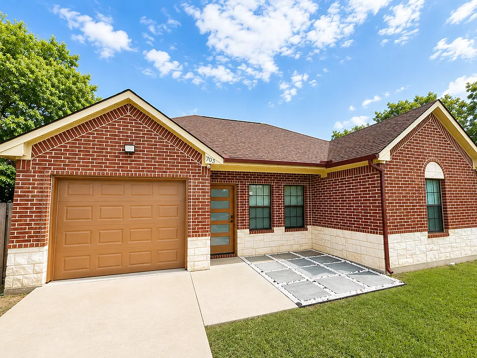703 Perry Ave