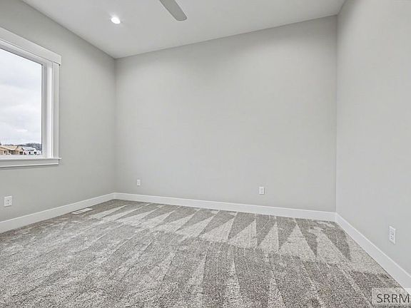 4th image of 534 Fieldstone Ave