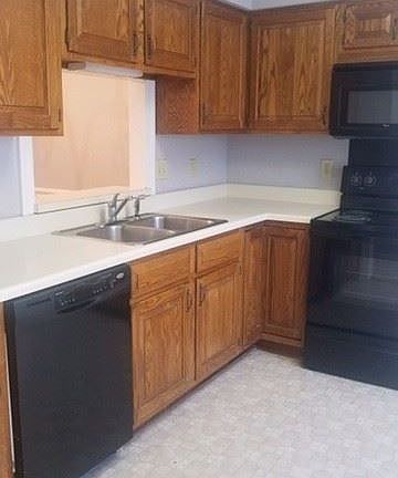 3rd image of 23 Priorslee Ln