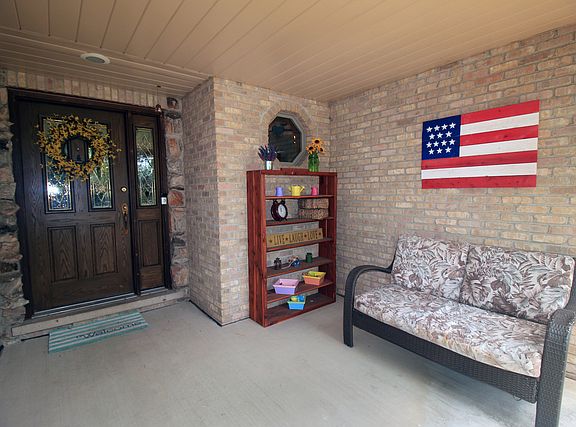 3rd image of 15104 Le Claire Ave