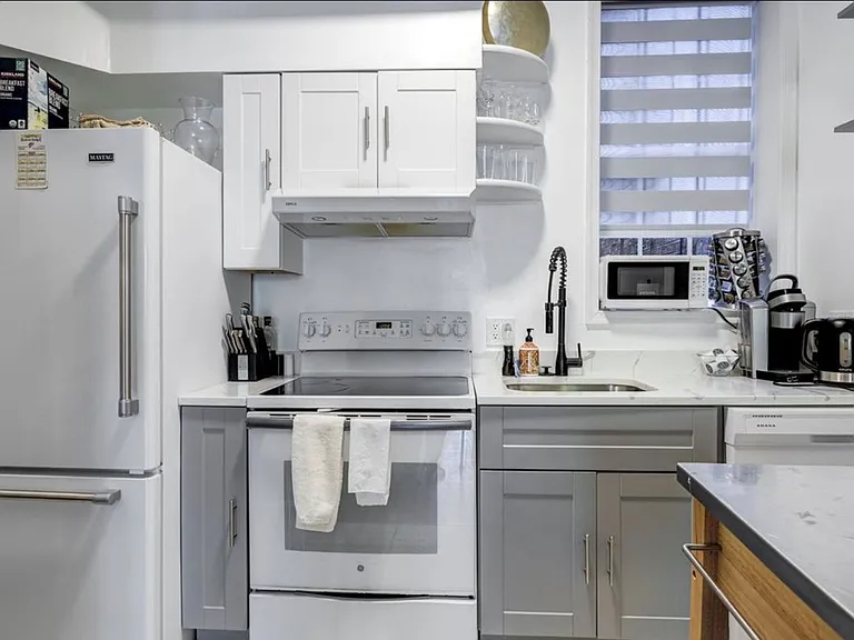 1118 F St NE #2 — Photo 15