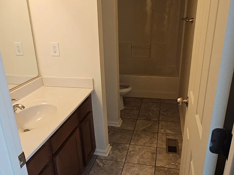 335 Pierce Dr — Photo 4