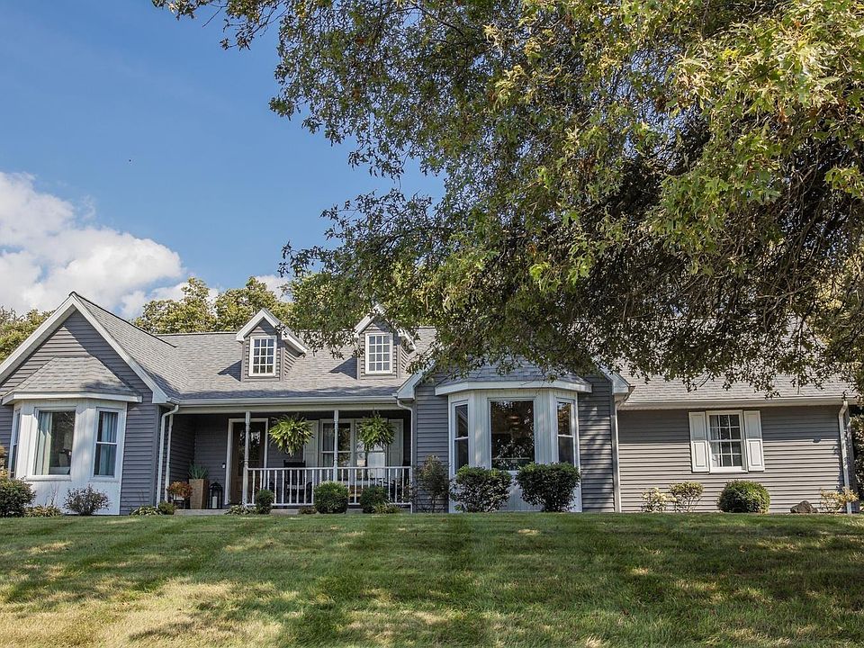 1st image of 900 N Honeysuckle Ln