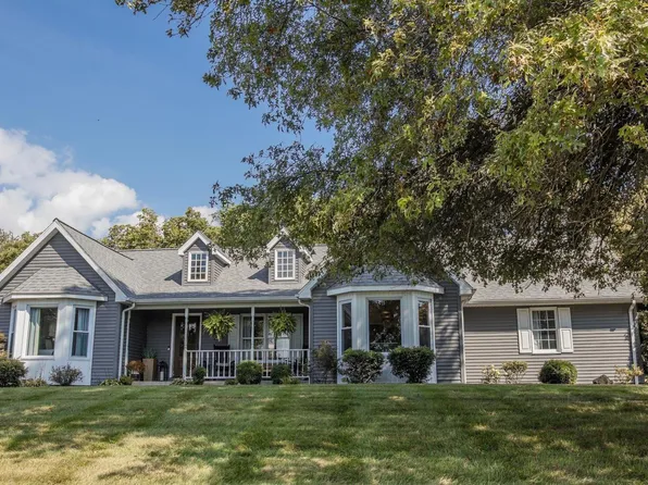 900 N Honeysuckle Ln, Vincennes, IN 47591