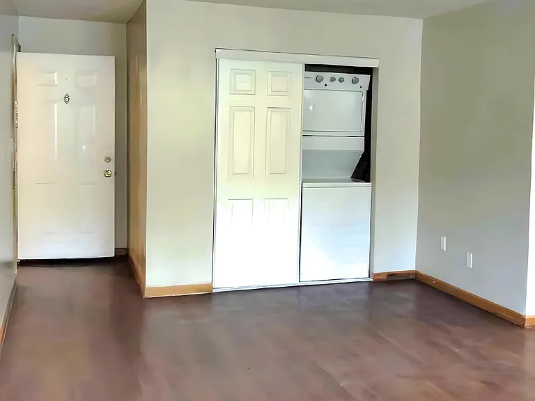 Twin Pines Apartments — Photo 36