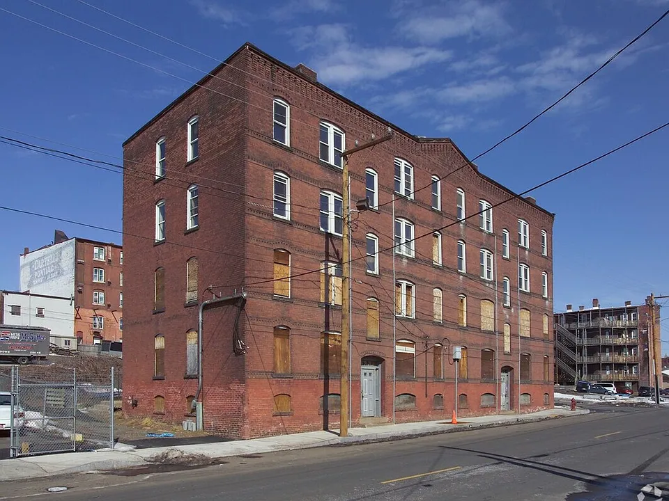 Building Photo 4