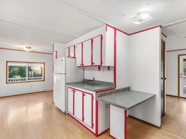 3849 Sams Valley Rd, Gold Hill, OR 97525