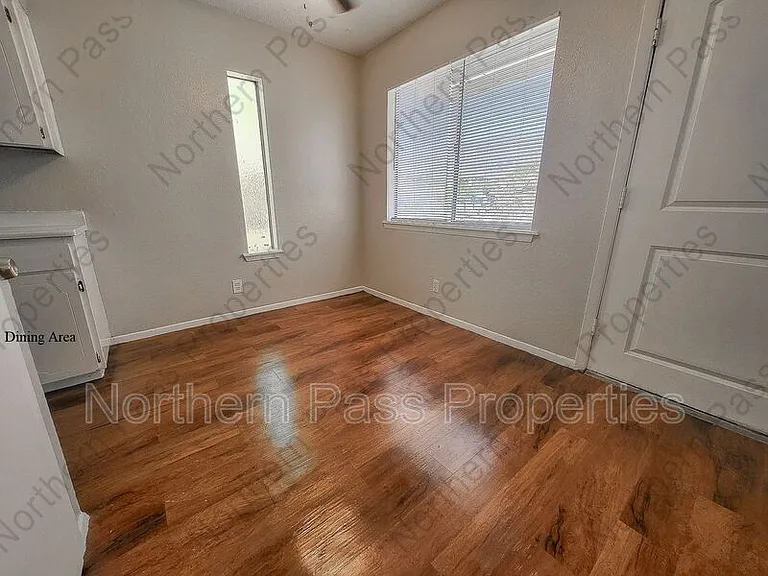 5209 Carousel Dr #R-6 — Photo 4