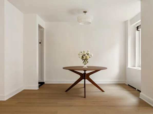 60 Sutton Place South image 4 of 18