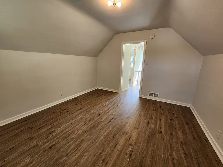 615 Kirkwood Ave — Photo 9