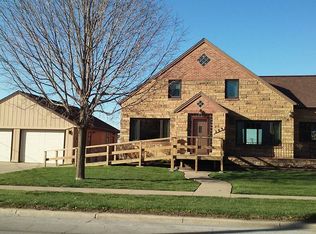 209 E 2nd St, Carroll, IA 51401