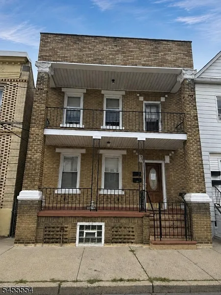 2 bed, 1.0 bath, $2,500 — Photo 1