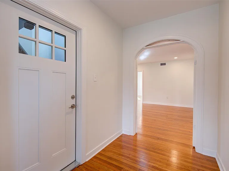 2208 Blodgett St #1 — Photo 3