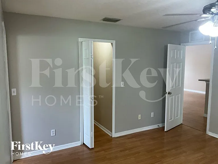 2108 NE 15th Pl — Photo 12